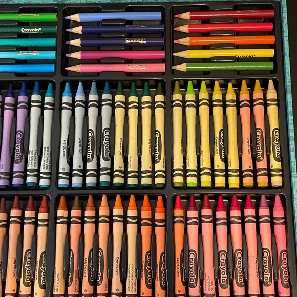 Crayola Minions Inspiration Art Case • 140 pieces • Like  🆕 - Picture 11 of 14